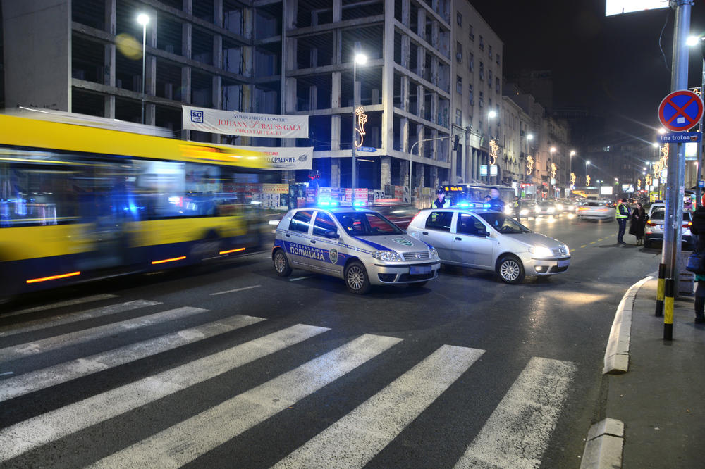 BMW JE POKOSIO USRED BEOGRADA: Jeziva scena na ulici, Brankovim mostom niko ne može da prođe! (FOTO)