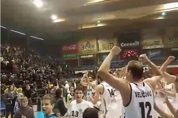 OVO JE PARTIZAN: Brutalan snimak slavlja Veličkovica i igrača crno-belih samo na Espresu! (VIDEO)