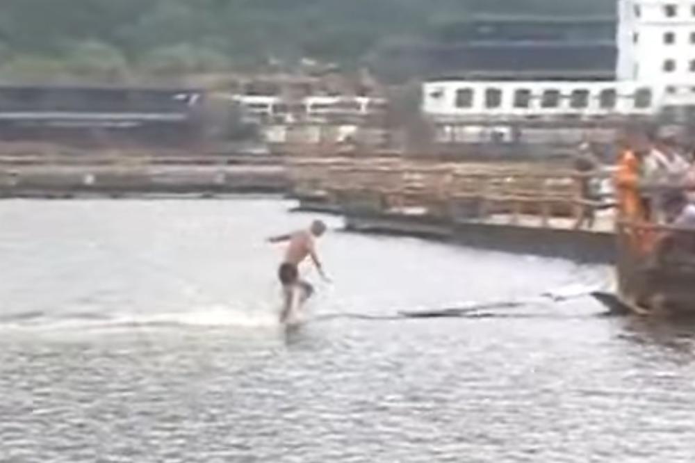 Ne može da se hoda po vodi? Ovaj Šaolin monah je dokazao da je MOGUĆE! (VIDEO)