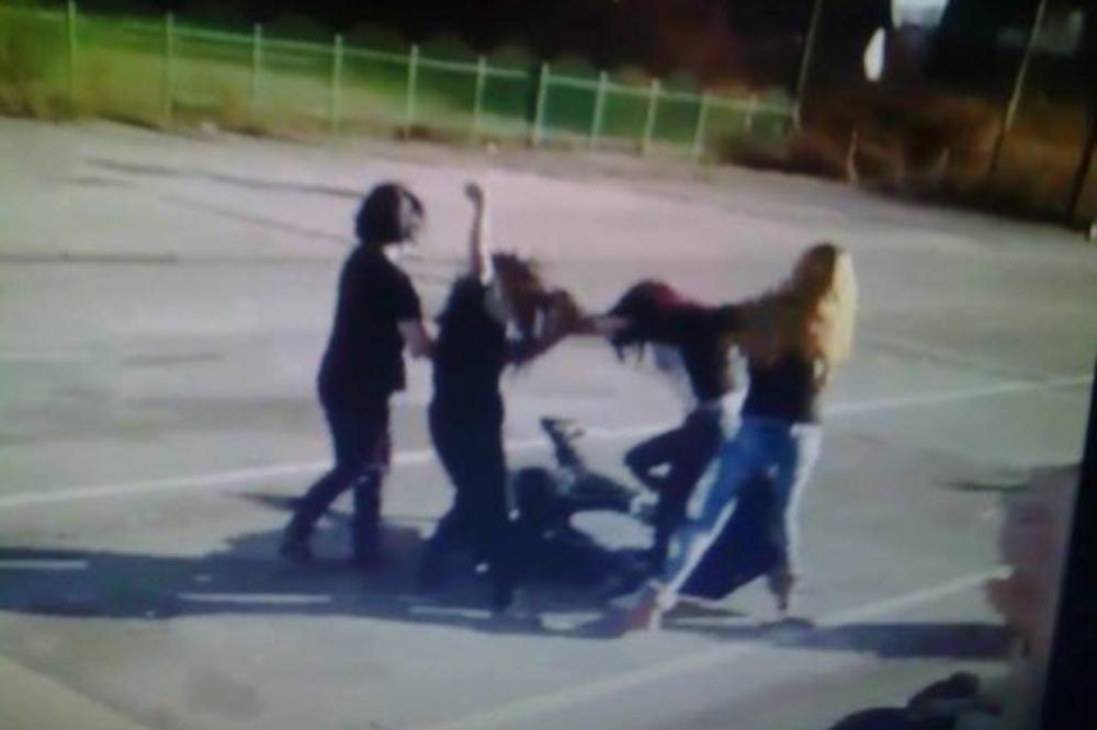 Masovna TUČA UČENICA u Mešovitoj srednjoj školi u Tuzli (UZNEMIRUJUĆI VIDEO)