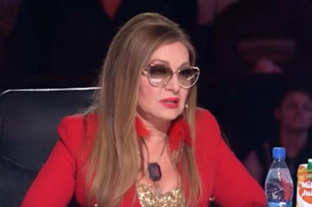 DANICA MAKSIMOVIĆ U 67. GODINI POKAZALA TELO OD KOG ZASTAJE DAH! Mrežaste čarape raspalile maštu muškarcima!