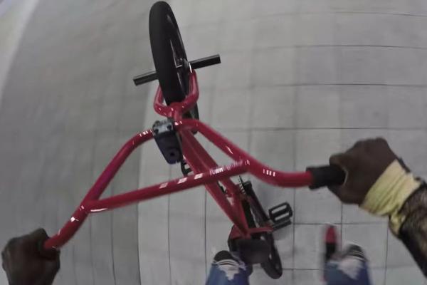 Bajs i adrenalin: LUDAČKA BMX VOŽNJA kroz Tokio (VIDEO)