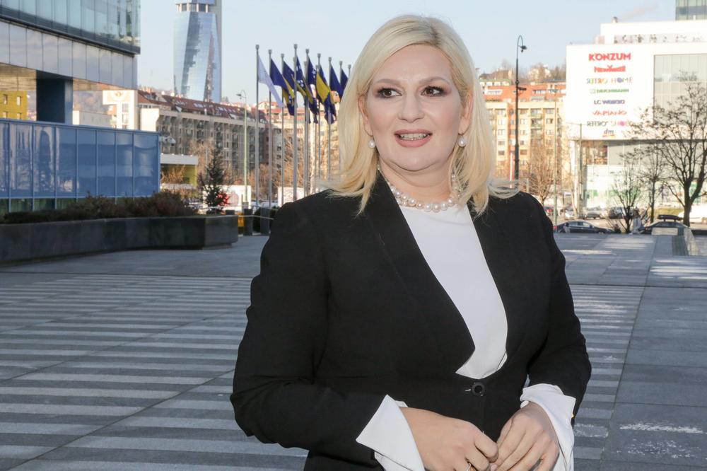 U NJUJORKU ZA 1 DAN POTROŠILA 5.200 EVRA! Zorana Mihajlović stucala 14 srpskih plata za samo nekoliko sati!