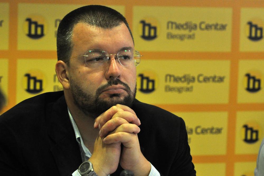 Autističnog sina Čede Antića zbog plača nisu pustili u avion!