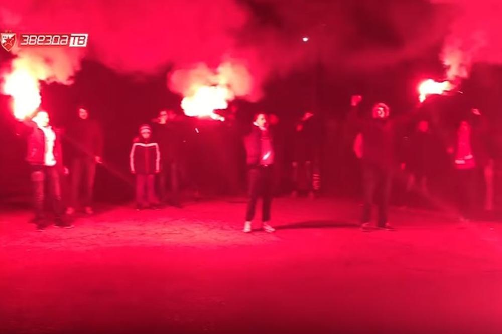 Gorele su baklje, a onda je zagrmela pesma: Igrači Zvezde nisu očekivali ovo kad su svratili u Leskovac! (VIDEO)