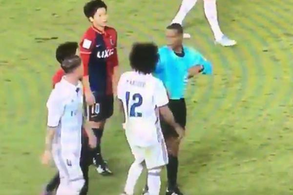 Hoću-neću da ti dam karton? Ne znam ni sam šta da radim! (VIDEO)