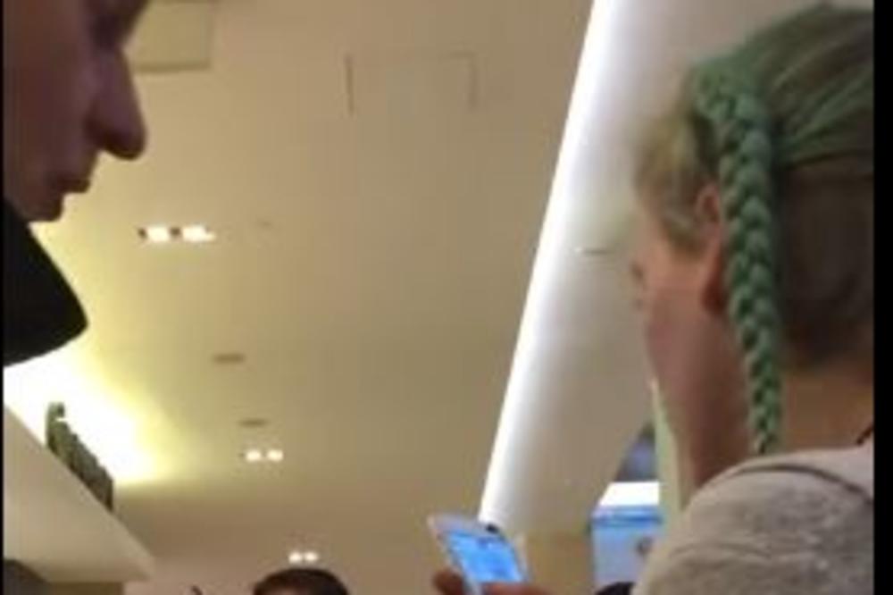 CEO SVET SE NERVIRA ZBOG OVOG SNIMKA: Razmaženo derište pred svima viče na dedu! (VIDEO)