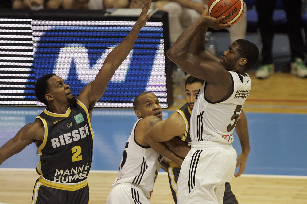 PRAVOSLAVNI AMER! Kakve veze imaju igrač Partizana i srpski patriotizam?  (FOTO)