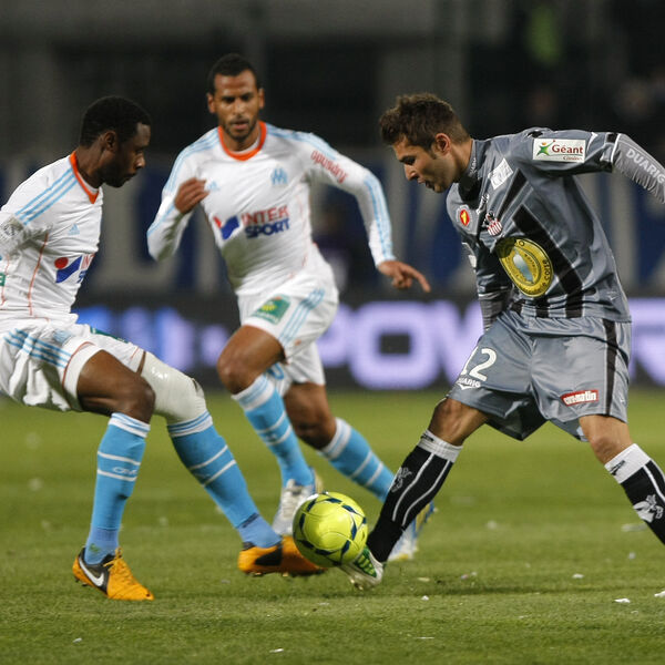 SIN LEGENDARNOG FUDBALERA ŽIVI SA MALOLETNICOM! Šta se desi kada naviknut na luksuz dotakne dno?! Babu zove za pare