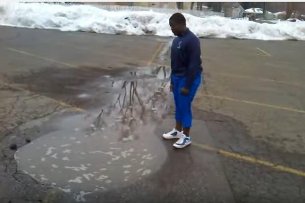 Pazite se, ovoga ima i kod nas! Ovaj lik je skočio u baru i UMALO UMRO! (VIDEO)