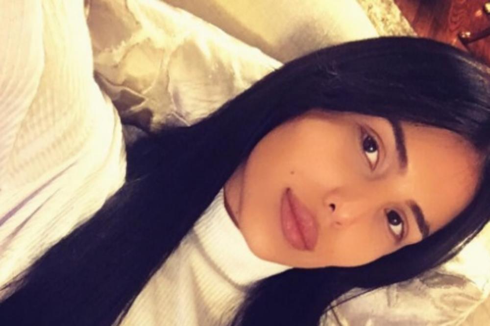 Izgoreo internet zbog Anastasijinog oblačenja u CRKVI: Retko koja devojka bi uradila OVO! (FOTO)