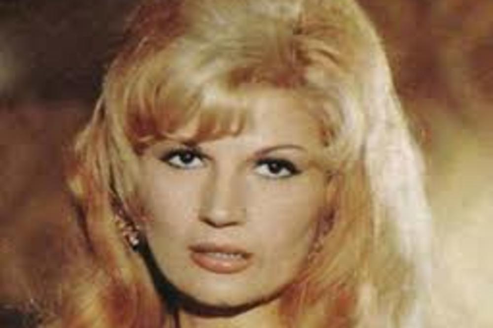 ISPLIVALA FOTOGRAFIJA AUTA U KOM JE POGINULA NAŠA PEVAČICA! Jeziv prizor smrskanog Forda u udesu sa FAP kamionom