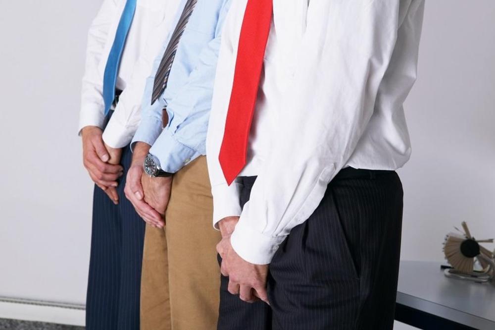 Otkriveno zašto muškarce sve živo boli kad ih neko šutne u testise! (FOTO) (GIF)