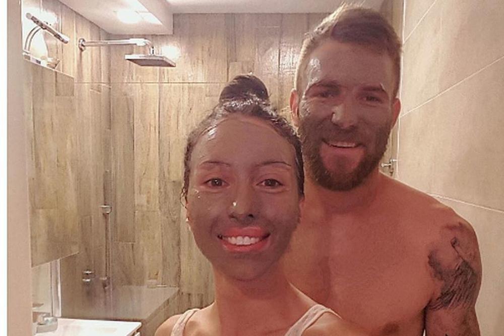 Kataijeva devojka objavila vreli selfi iz kreveta! Momci, znamo gde gledate! (FOTO)