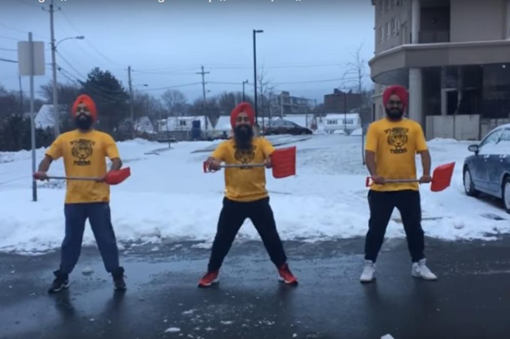 NAJLUĐI ČISTAČI SNEGA: Tri lopate, tri brke i jedan BANGRA RITAM! (FOTO) (VIDEO)