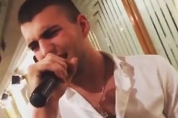 Mislili ste da je samo Anastasija TALENTOVANA? Kad se Veljko dohvati mikrofona nastaje HAOS! (VIDEO)