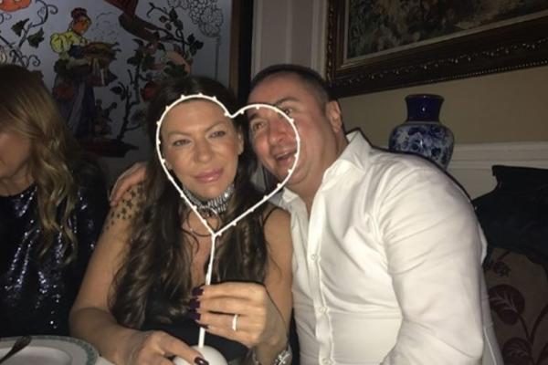 Video je kako se u trpezariji DOPISUJE SA LJUBAVNIKOM! Đani uhvatio ženu u preljubi!(FOTO)