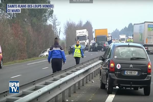 Stravičan udes u Francuskoj: Sudar 40 vozila, 5 ljudi poginulo, na desetine povređeno! (VIDEO)
