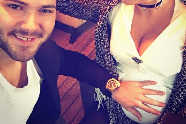 JOŠ JEDNA BEBA! Nakon veze sa Gastozom, PORODILA SE srpska pevačica! (FOTO)