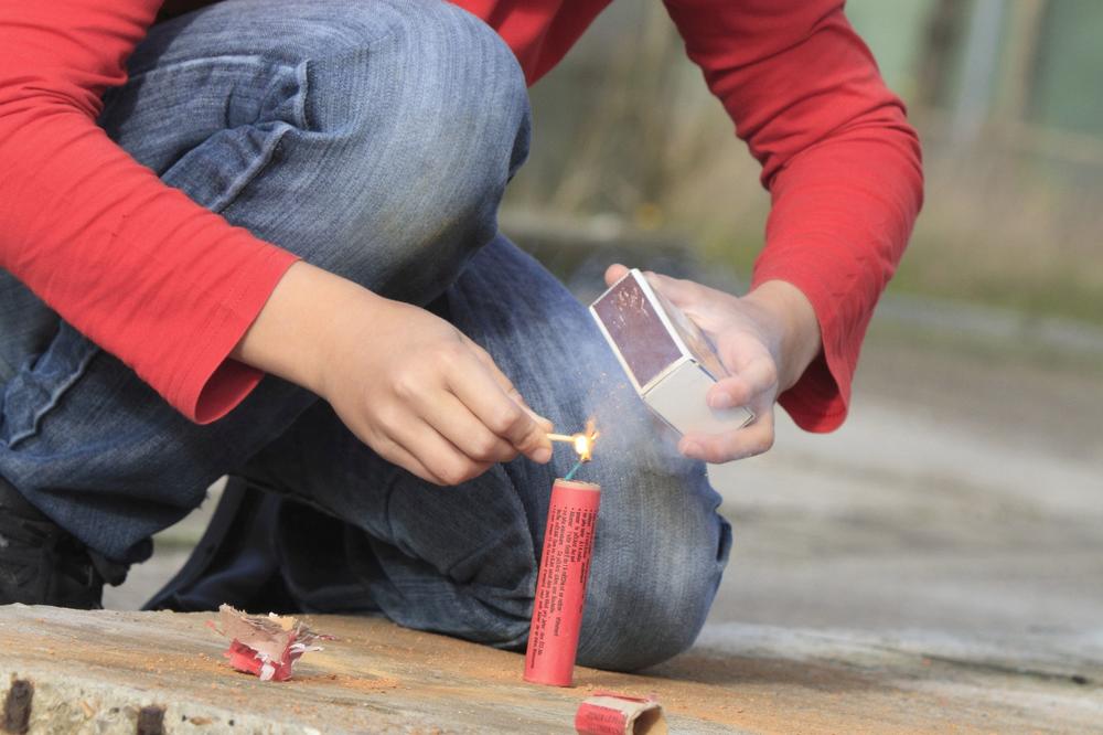 NAJČEŠĆE POVREDE OD PETARDI SU NA DVA KRITIČNA MESTA: Devojčica iz Jagodine je juče izgubila šaku!