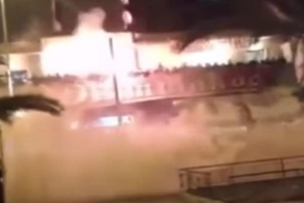 ATINA U PLAMENU: Delije napravile piro šou usred grada, Grci ovako nešto nisu videli! (VIDEO)