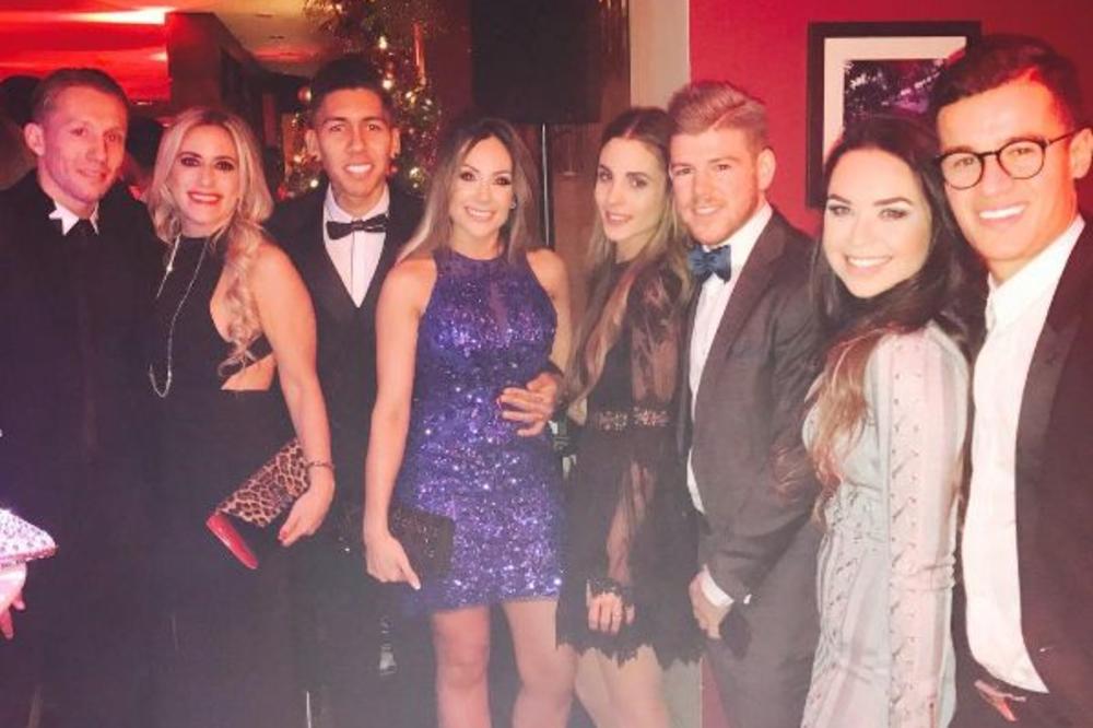 Samo je on bio bez ribe! Ceo Liverpul doveo avione na zabavu, a Gruja došao peške! (FOTO)