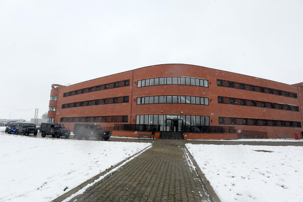 HOROR U PADINJAKU: Zatvorenik žiletom preklao drugog osuđenika!