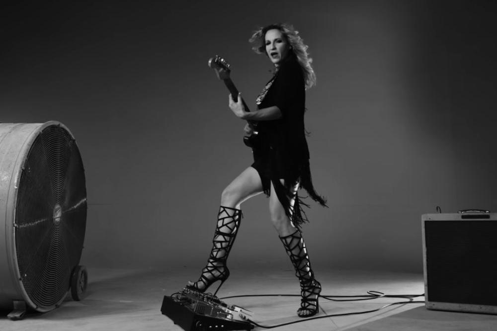 Ana Popović iz Beograda na svetsku turneju (VIDEO)