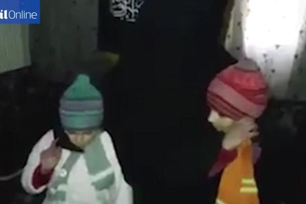 POLJUPCEM IH ISPRATILI U SMRT: Roditelji džihadisti snimili oproštaj od svojih devojčica bombaša-samoubica! (FOTO) (VIDEO)