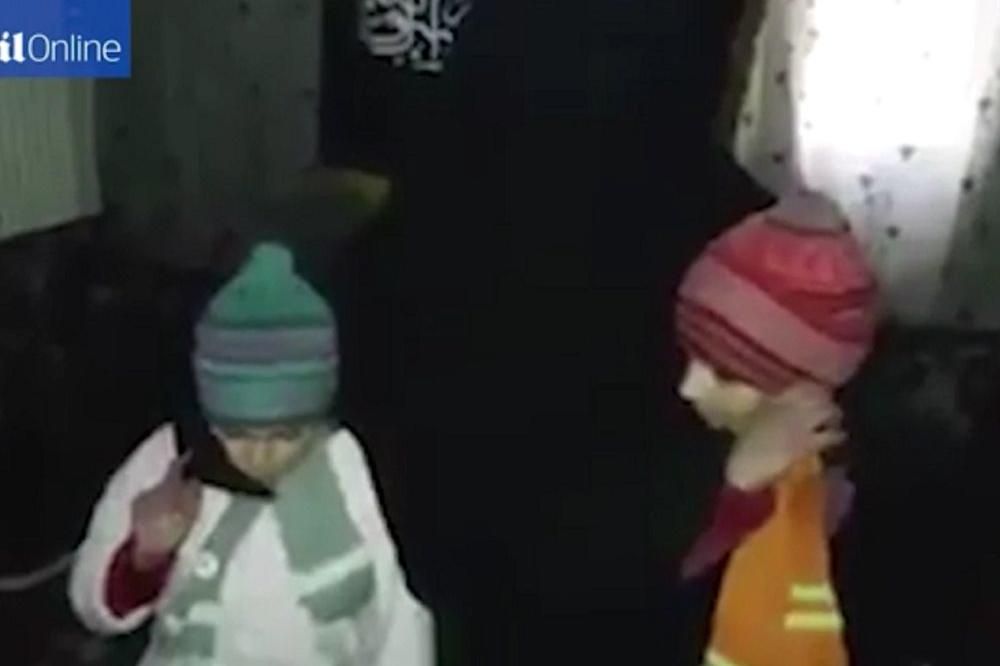 POLJUPCEM IH ISPRATILI U SMRT: Roditelji džihadisti snimili oproštaj od svojih devojčica bombaša-samoubica! (FOTO) (VIDEO)