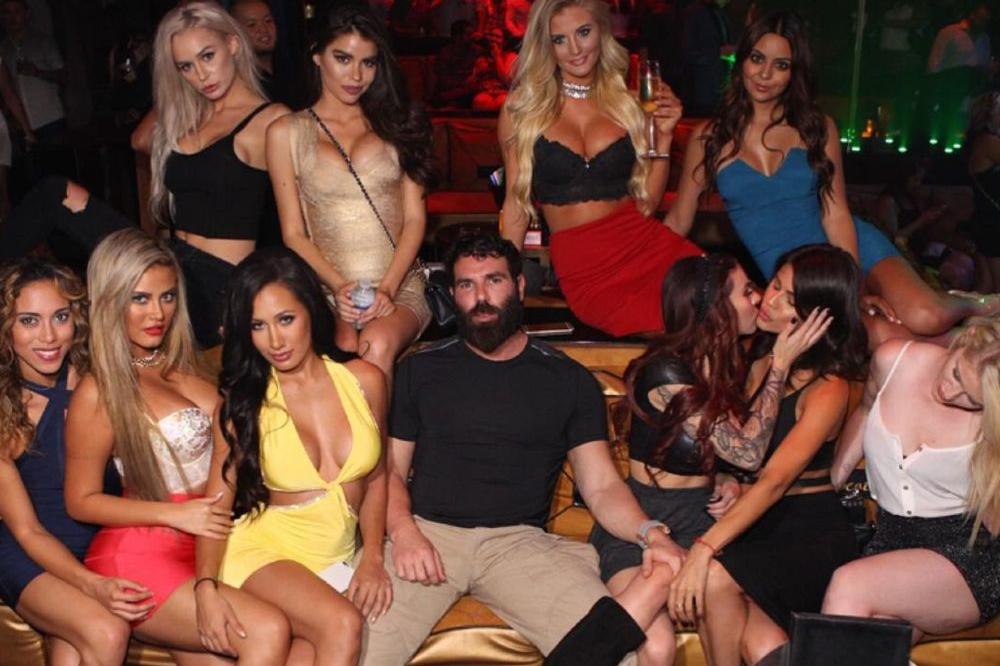 OVAJ ALFA JE IMAO ODNOSE SA 3 ŽENE DNEVNO I GODINE PROVODIO U BLUDU I RAZVRATU: Evo šta sad kaže o MONOGAMIJI, šok