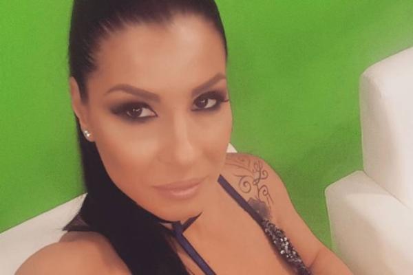 MIA BORISAVLJEVIĆ JEDNU STVAR NIKAD NE JEDE: Slatkiše "CEPA" kao da je nestašica, ali ovo NE ŽELI NI DA VIDI