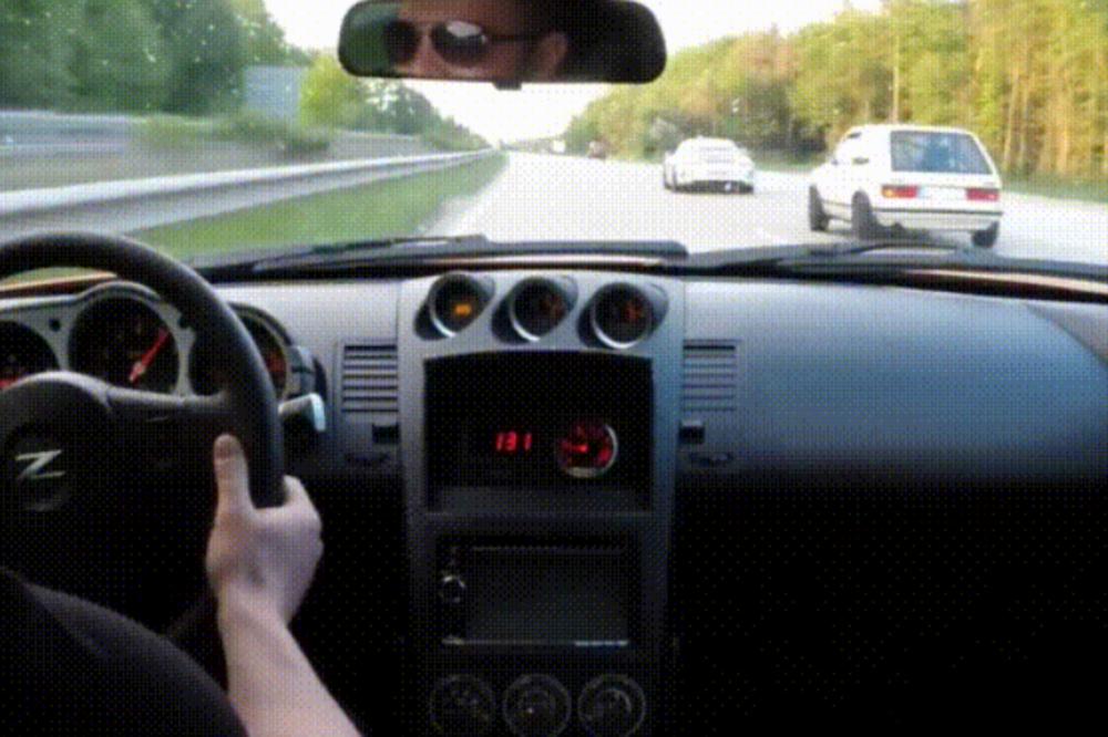 WIN DANA: Posle ovoga ni jedan PORŠE neće pomisliti da pretiče GOLFA KECA! (GIF)