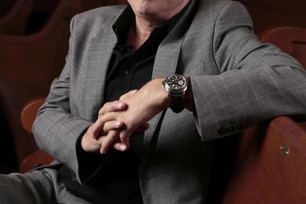 UŽASNA TUGA, umire čuveni glumac! Teško je bolestan, ima otok na vratu i samo 40 kilograma! (FOTO)