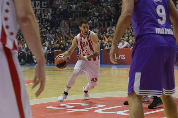PIONIR JE MESTO GDE VLADA ANARHIJA! Kralj položio krunu pred Zvezdom! (FOTO) (VIDEO)