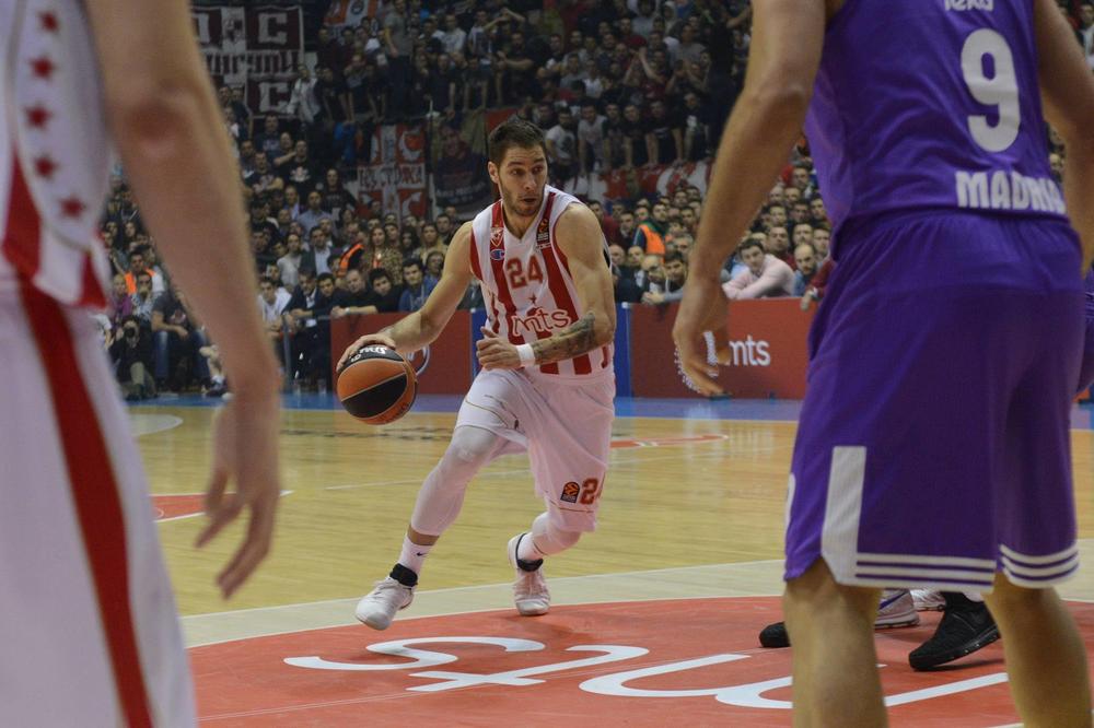 PIONIR JE MESTO GDE VLADA ANARHIJA! Kralj položio krunu pred Zvezdom! (FOTO) (VIDEO)