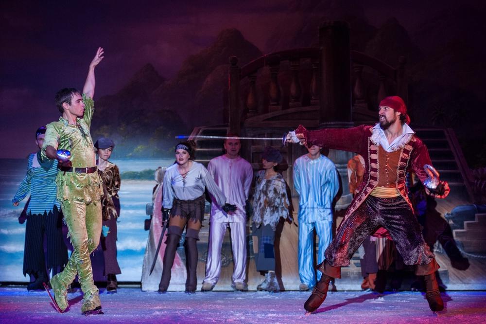 KAPETANE KUKA, PAZI SE Petar Pan večeras dolazi u BG! Može da leti, ali je poneo i klizaljke! (FOTO)