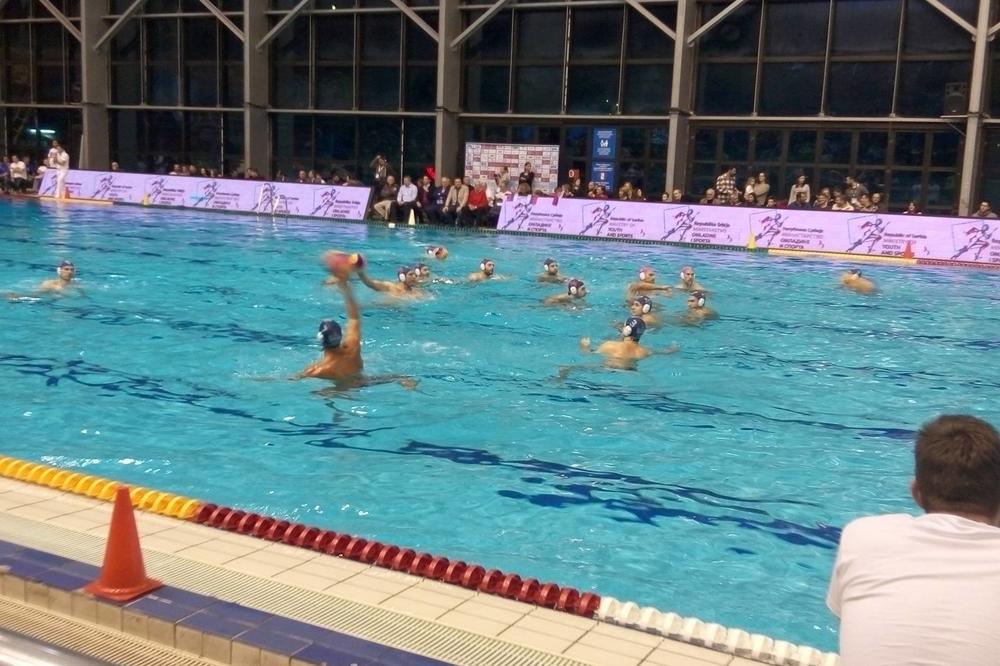 DELFINI IGRAJU U ZAGREBU PO NOVIM PRAVILIMA: Golman može da bude i igrač u polju, obavezan pozdrav na izmeni...