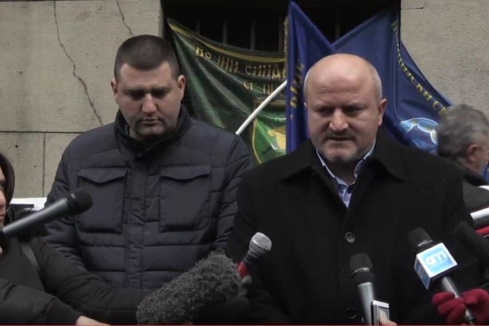 ZAVRŠEN PROSTEST: Vojni i policijski sindikat počeli prostest ispred Vlade! (VIDEO)