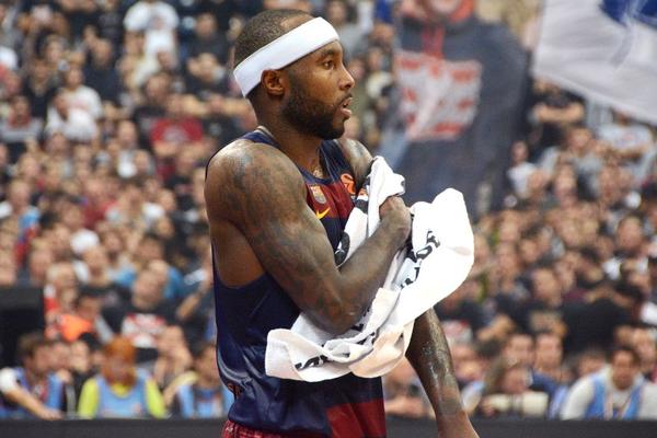 CRNOGORCI POSTAVILI ULTIMATUM: Ili igraš za reprezentaciju ili ode pasoš? (FOTO)