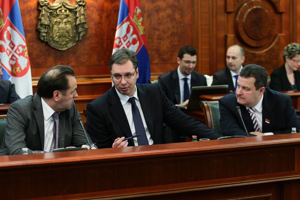 ŠTA POSEDUJU DVOJICA NAJMOĆNIJIH? Vučić u 30, Ivica u 100 kvadrata na Dedinju!