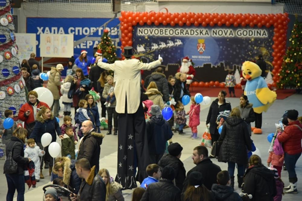 NOVOGODOŠNJE ČAROLIJE U BLOKOVIMA: 12.500 paketića podeljeno mališanima sa NBG!