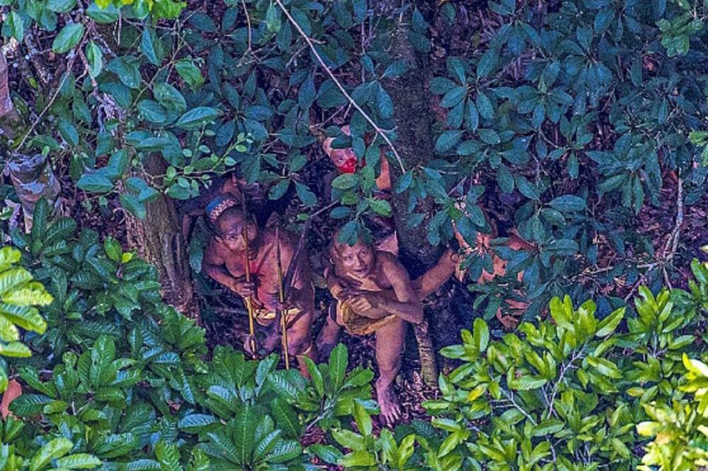 Nove fotografije MISTERIOZNOG PLEMENA iz Amazonije (FOTO)