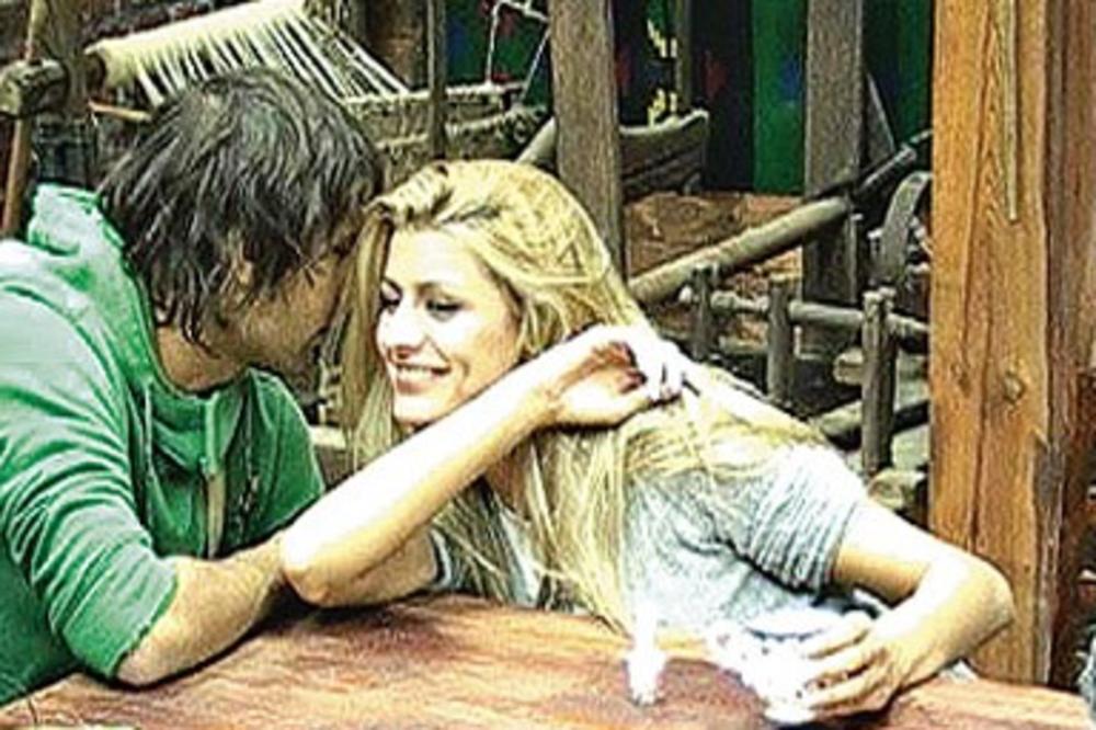 NEKADA SU SE RIBE SEKLE NA NJEGA: Bio je fudbaler, muzičar, voditelj, a onda zaglavio u senu na Farmi sa manekenkom!