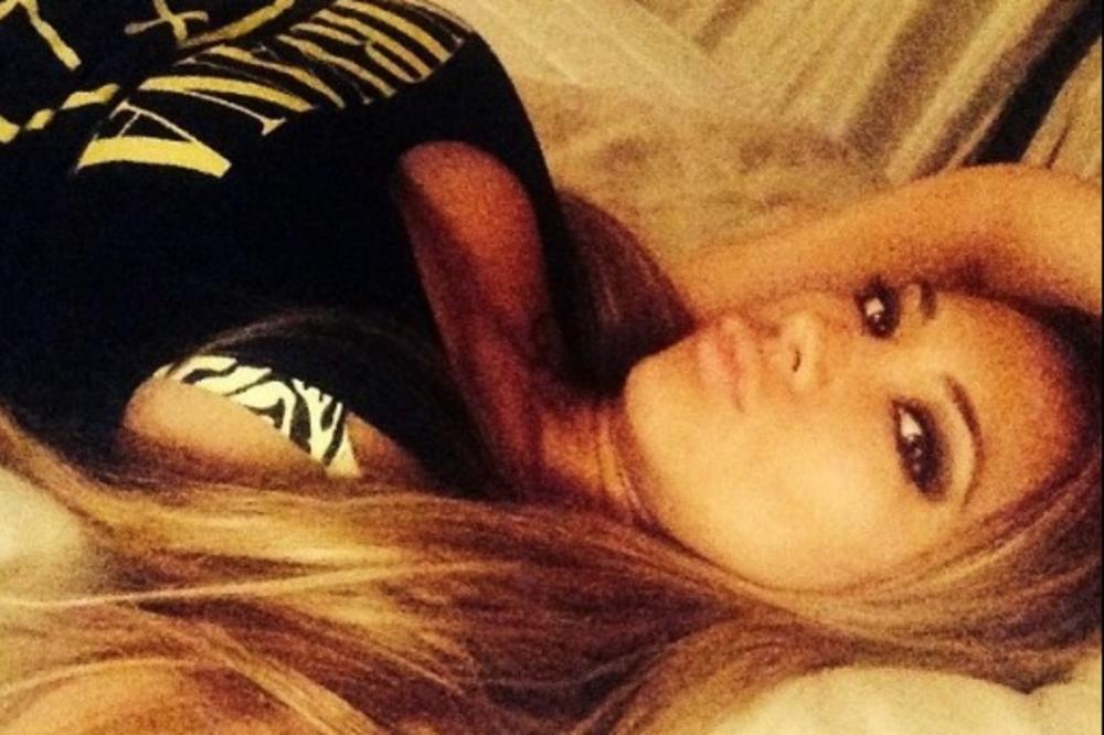 PREVIŠE JE... Barselonin kalendar za 2017. je najvrelija stvar ove zime, a za sve je kriva vatrena Brazilka! (FOTO)