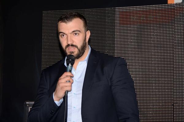 SVI PRIČAJU DA JE NIKOLA PEKOVIĆ NAPUSTIO 8 GODINA STARIJU SUPRUGA: Sada se i ona oglasila i poručila je sledeće