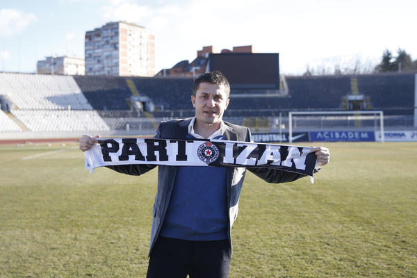 ON BI DA IGRA JOŠ MALO: Ovo su prve reči Saše Ilića posle produžetka igračke karijere! (FOTO)