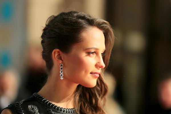 Ona je NOVA LARA KROFT! Da li je bolja od ANĐELINE? (FOTO)