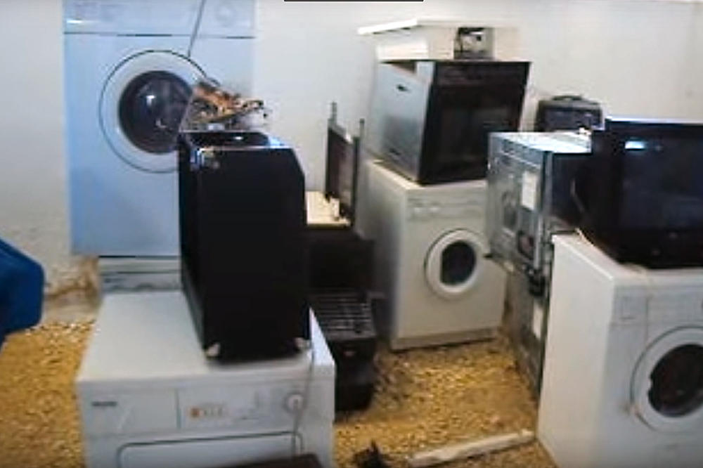 ZVONKO POKUŠAVA DVE GODINE DA DOKAŽE DA JE KUPIO POKVAREN UREĐAJ! Trgovci ne priznaju reklamacije, dobro PAZITE!