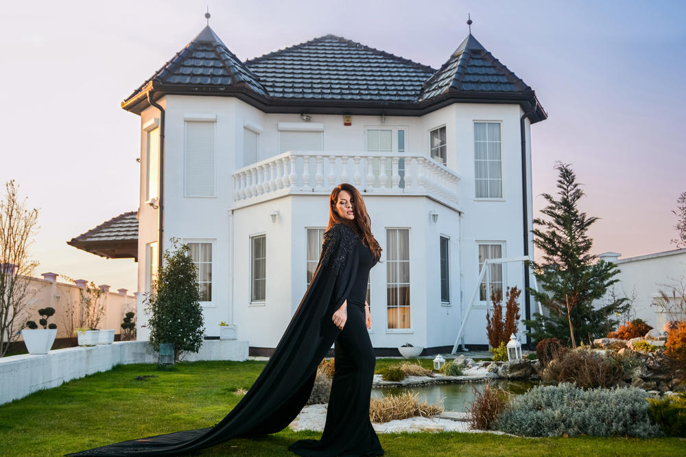 I mama ima pravo na OPUŠTANJE: Seka Aleksić u izdanju u kakvom je do sada sigurno niste videli! (FOTO)